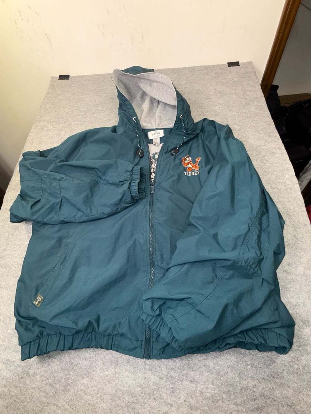 Vintage The Disney Store Tigger Green Hooded Nylon Jacket XXL